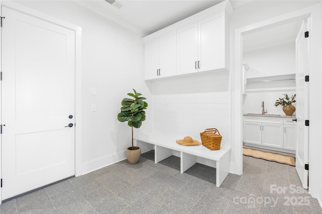 mudroom featuring a sink, visible vents, and baseboards