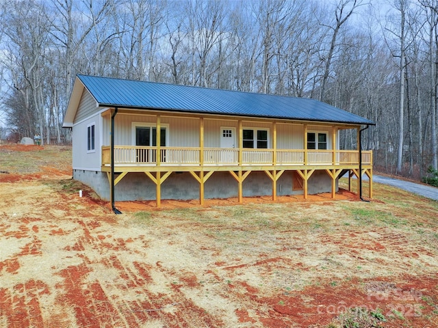 view of front of property featuring metal roof