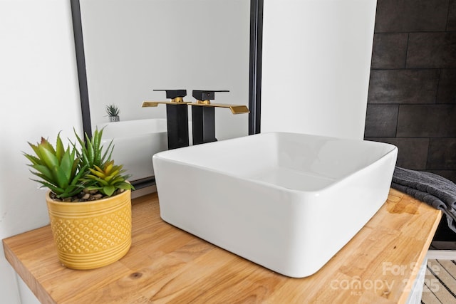details featuring a freestanding bath
