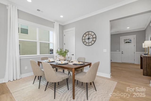 dining space with ornamental molding, light wood-type flooring, and recessed lighting