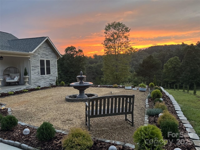 view of yard featuring a patio area