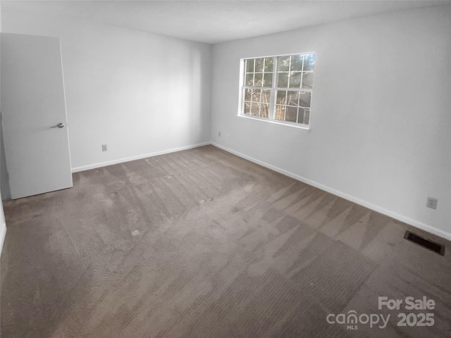 carpeted empty room with baseboards and visible vents