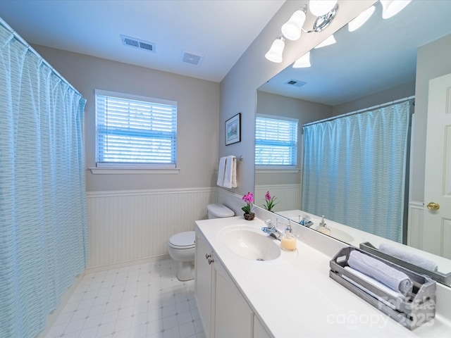 full bath with wainscoting, visible vents, and vanity