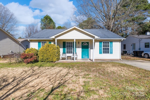 view of front of house featuring covered porch and a front lawn