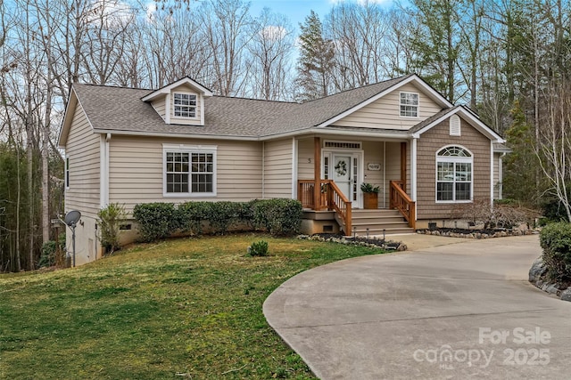 view of front of property featuring crawl space, a shingled roof, and a front lawn