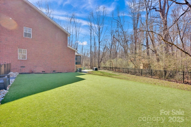 view of yard featuring a fenced backyard