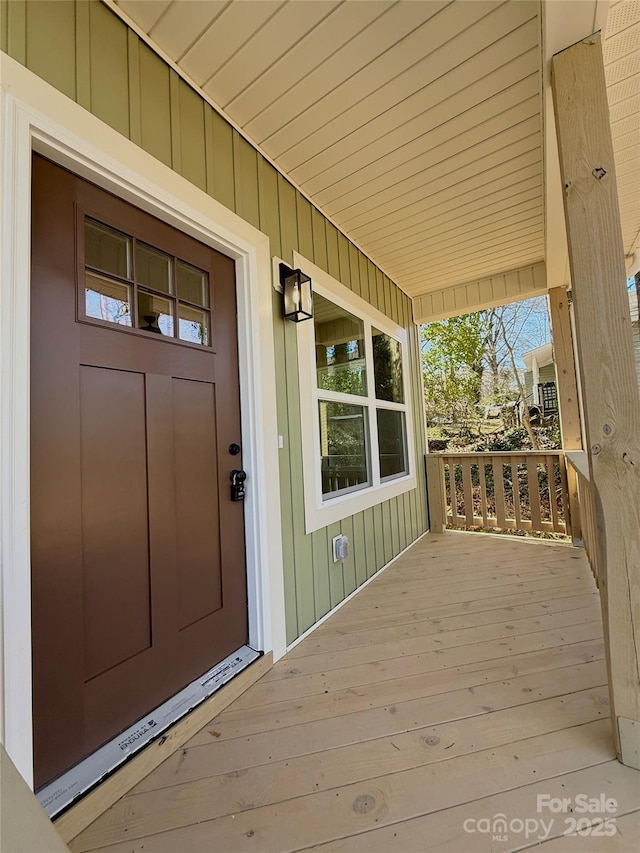 doorway to property with covered porch