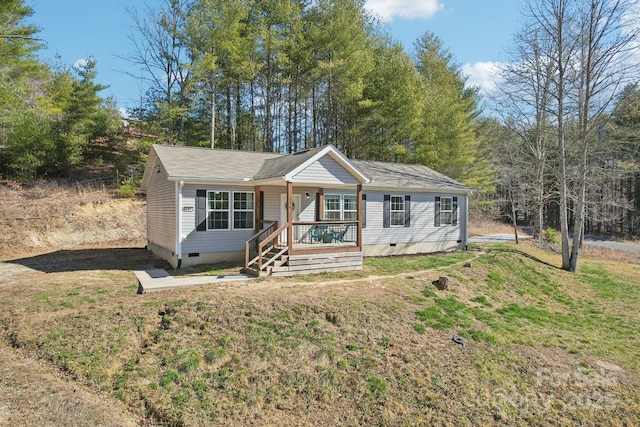 ranch-style house featuring crawl space, a porch, and a front yard