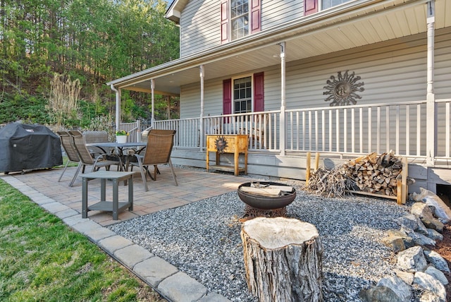 view of patio / terrace featuring a porch and grilling area