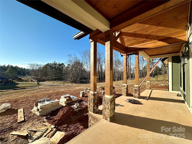 view of patio with an outdoor fire pit