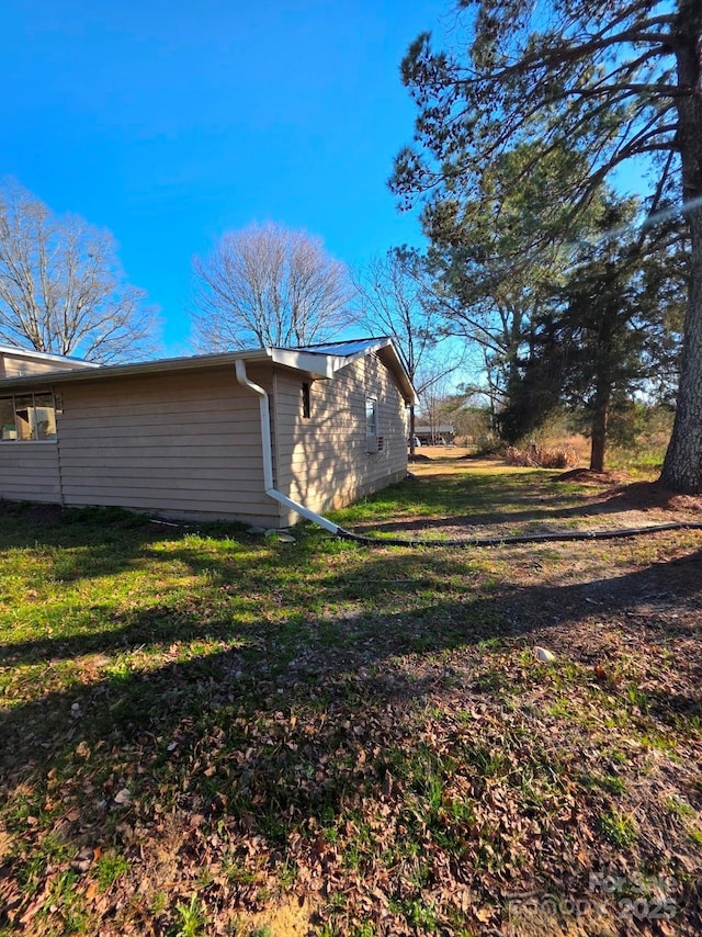 view of side of property featuring a yard