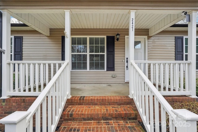 entrance to property featuring a porch