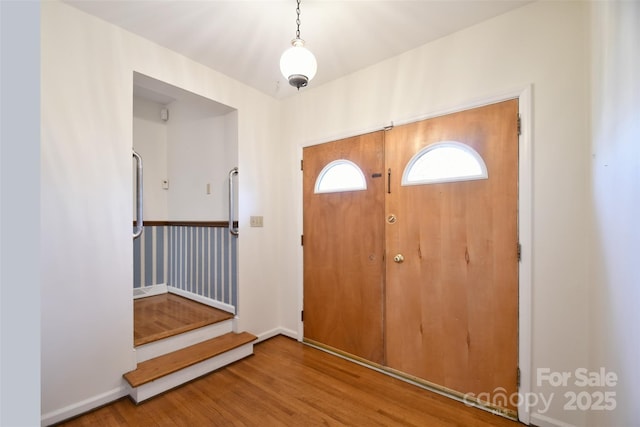 foyer featuring wood finished floors and baseboards