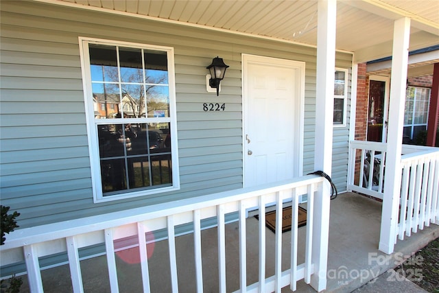 property entrance with covered porch