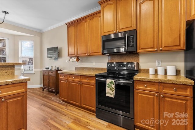 kitchen featuring light wood finished floors, crown molding, baseboards, brown cabinetry, and stainless steel appliances