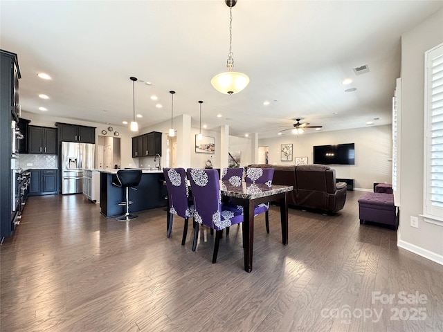 dining area with dark wood-style floors, recessed lighting, visible vents, a ceiling fan, and baseboards