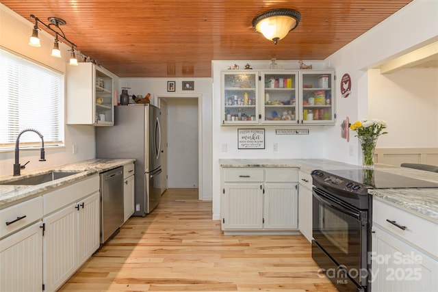 kitchen featuring wooden ceiling, black range with electric cooktop, a sink, and stainless steel dishwasher