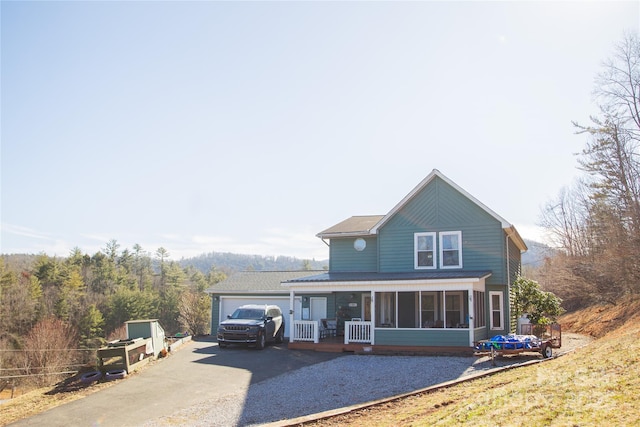 view of front of house with a porch and driveway