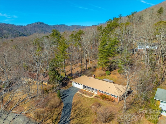 birds eye view of property featuring a wooded view