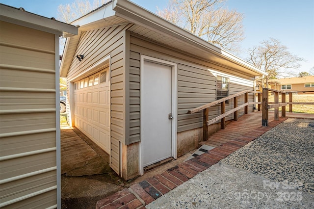 view of outdoor structure with a garage and an outdoor structure