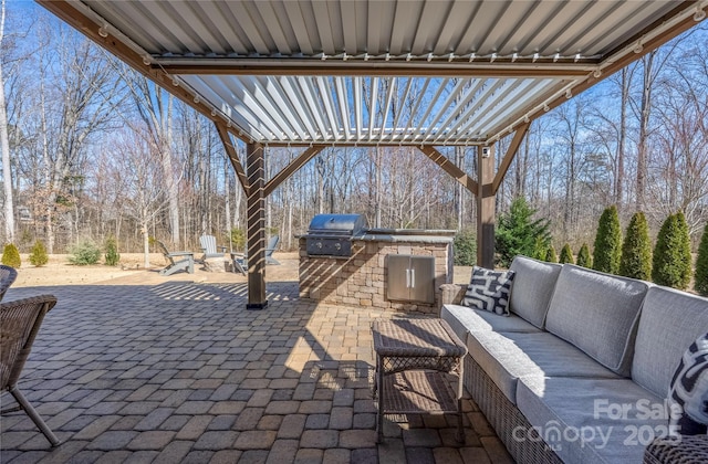 view of patio / terrace featuring an outdoor kitchen, an outdoor hangout area, and area for grilling