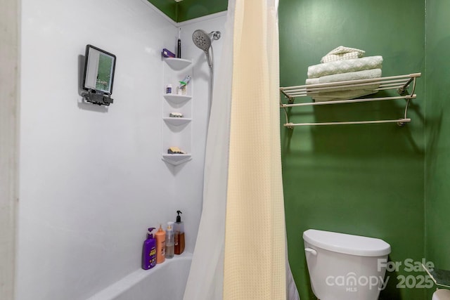 full bath featuring toilet and shower / bathtub combination with curtain