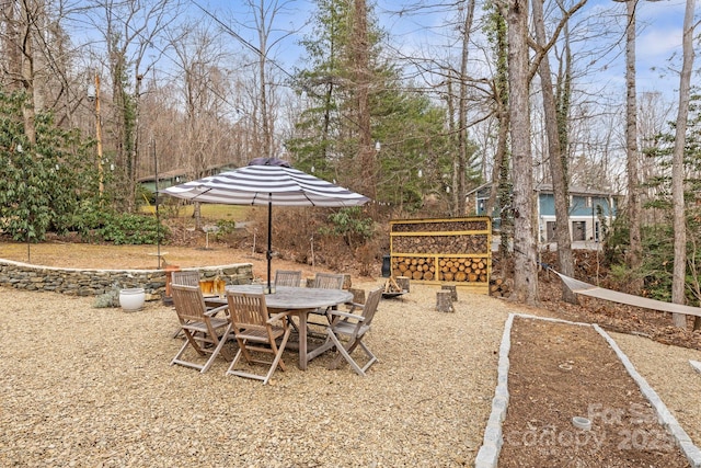 view of yard featuring outdoor dining area