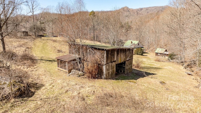 view of outdoor structure featuring an outdoor structure and a wooded view