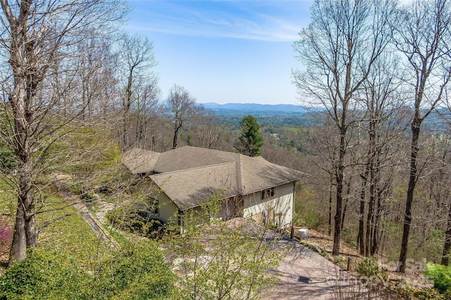 birds eye view of property featuring a forest view and a mountain view