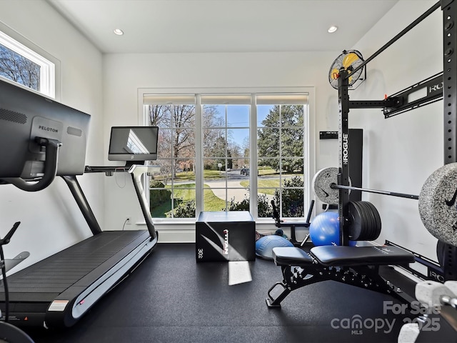 exercise area featuring recessed lighting