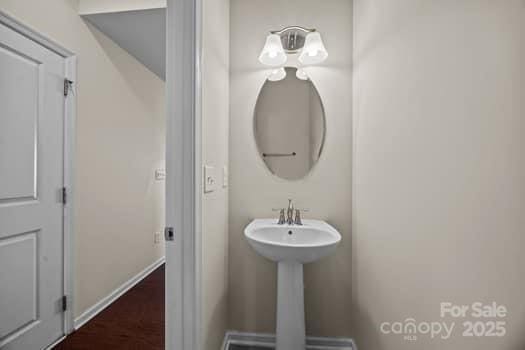 bathroom with baseboards