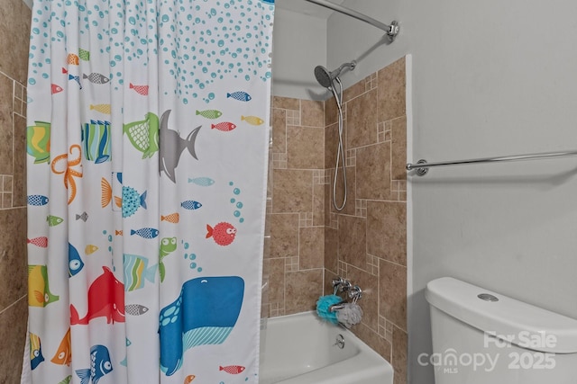 bathroom with shower / tub combo with curtain