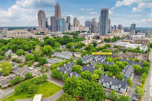 bird's eye view with a view of city