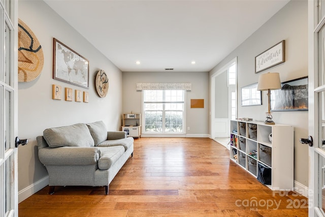 sitting room featuring light wood-style flooring, visible vents, baseboards, and recessed lighting