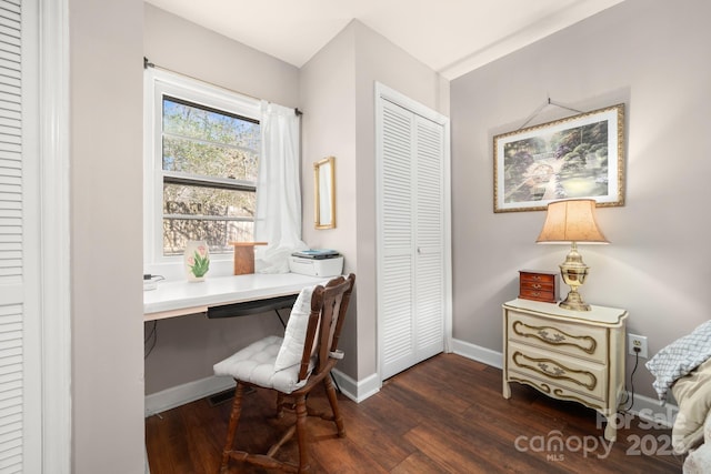 office area with dark wood-style floors and baseboards