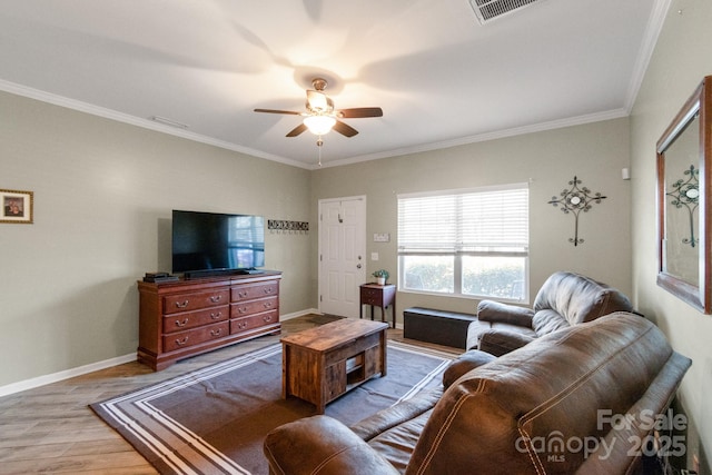 living area with baseboards, visible vents, ceiling fan, ornamental molding, and wood finished floors