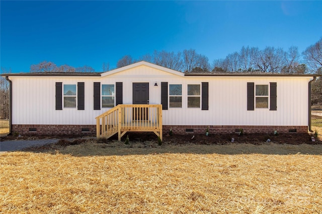 manufactured / mobile home featuring crawl space