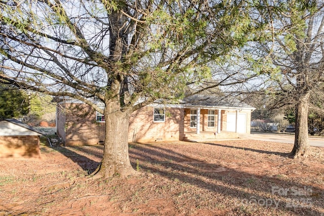 view of front facade featuring a garage and concrete driveway