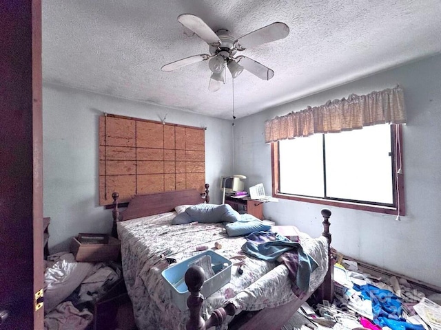 bedroom featuring a ceiling fan and a textured ceiling