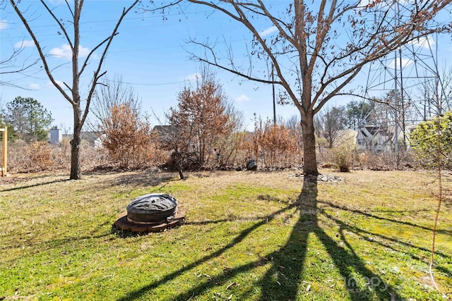 view of yard featuring a fire pit