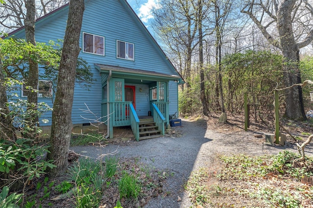 view of front facade featuring crawl space