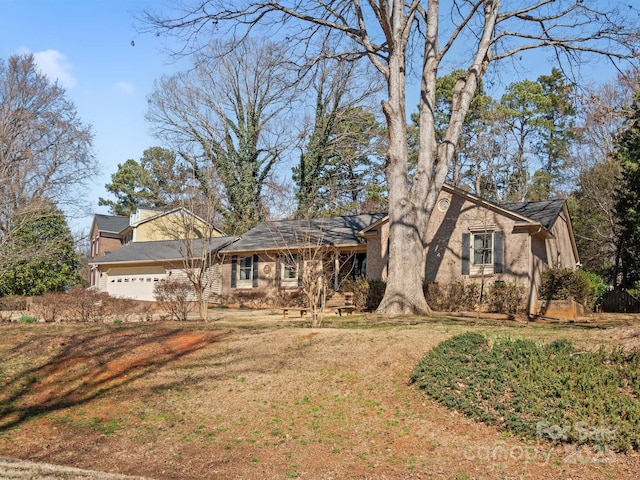 view of front of house with a front lawn and an attached garage