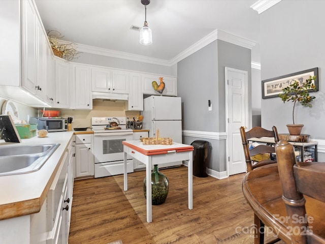 kitchen featuring white appliances, a sink, white cabinetry, light wood-style floors, and crown molding