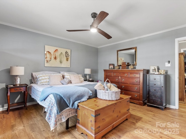 bedroom featuring light wood-style flooring, baseboards, ceiling fan, and ornamental molding