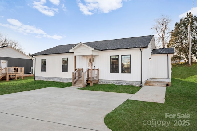 modern inspired farmhouse with a front yard