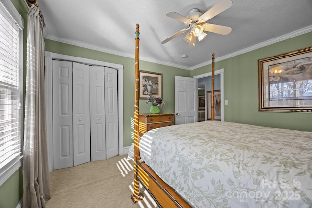 bedroom featuring a textured ceiling, light colored carpet, a ceiling fan, ornamental molding, and a closet