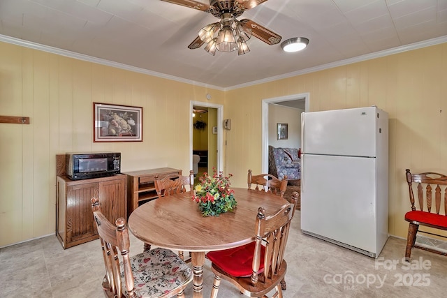 dining room with crown molding and ceiling fan