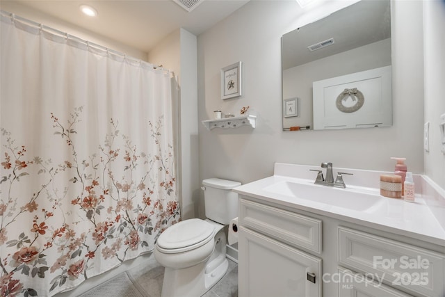 bathroom featuring toilet, a shower with curtain, visible vents, and vanity