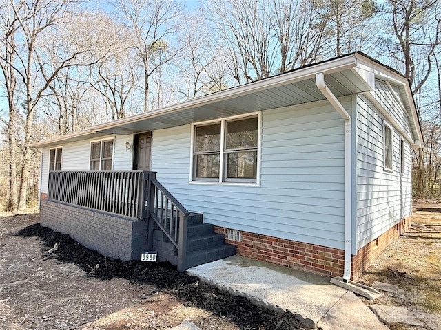 view of front of property with crawl space