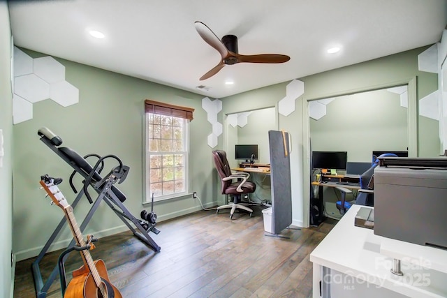 home office featuring recessed lighting, visible vents, dark wood finished floors, and ceiling fan